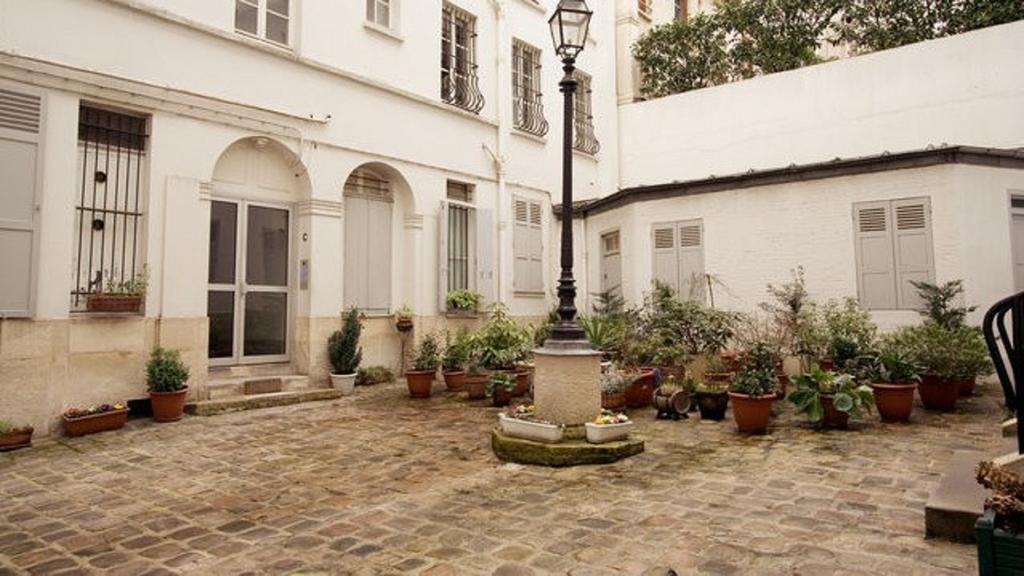 Montmartre abbesses-artist village Paris Extérieur photo